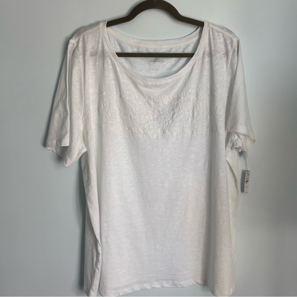 Classic White Short Sleeve Women's Tee
Talbot’s size 2X NWT